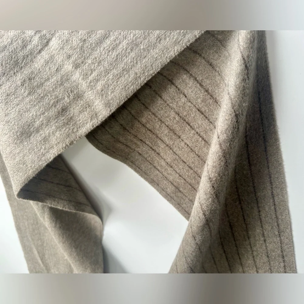 EUC 100% Cashmere Banana Republic Taupe Scarf